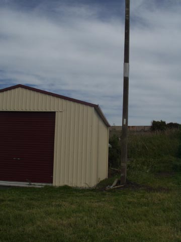 Wanganui NS hut and aerial pole